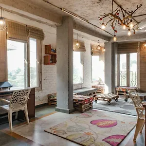 Albergue J House Near Bhikaji, Nova Deli