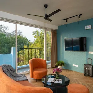Minimalist Poshtel & Hotel